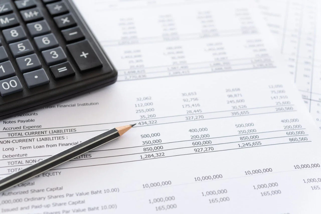 Costs of operating equipment leasing companies